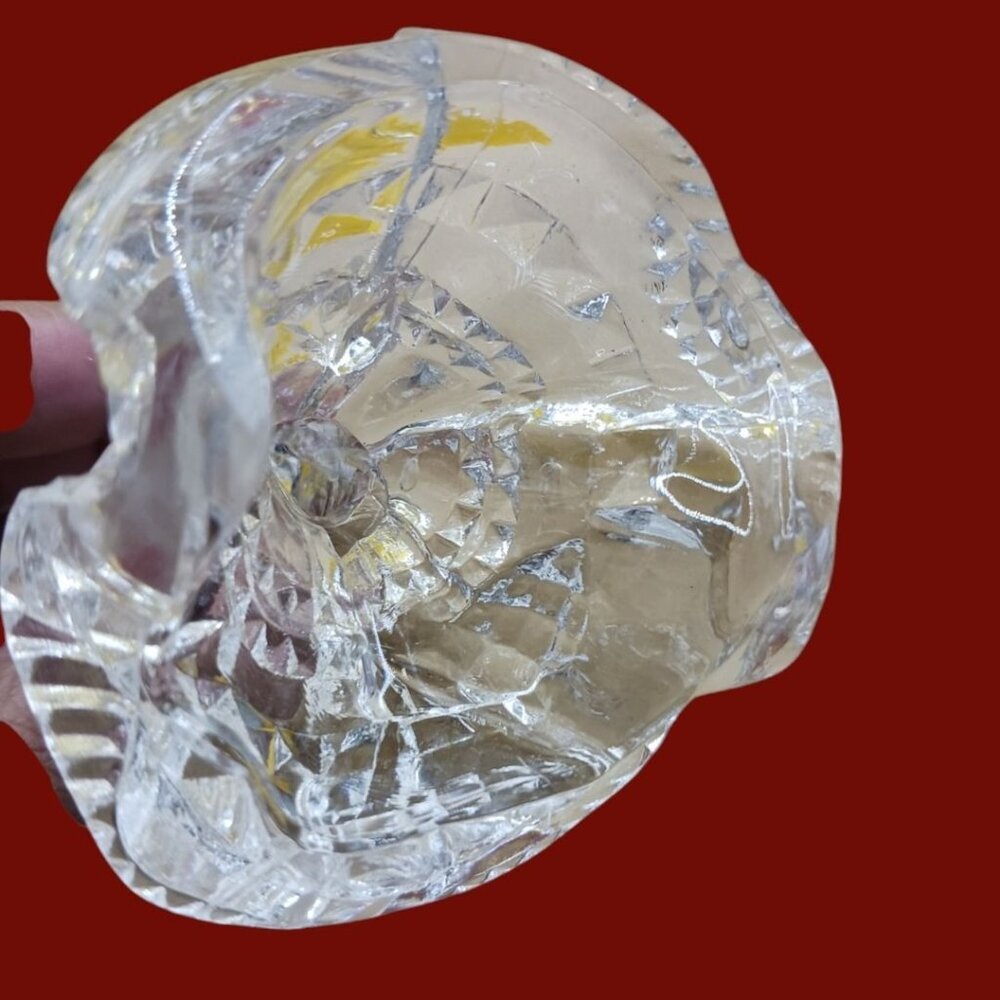 Handcrafted Crystal Figurine Of Woman Playing Trumpet - Picture 5 of 5